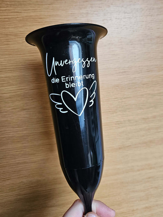 Grabvase mit Erdspies